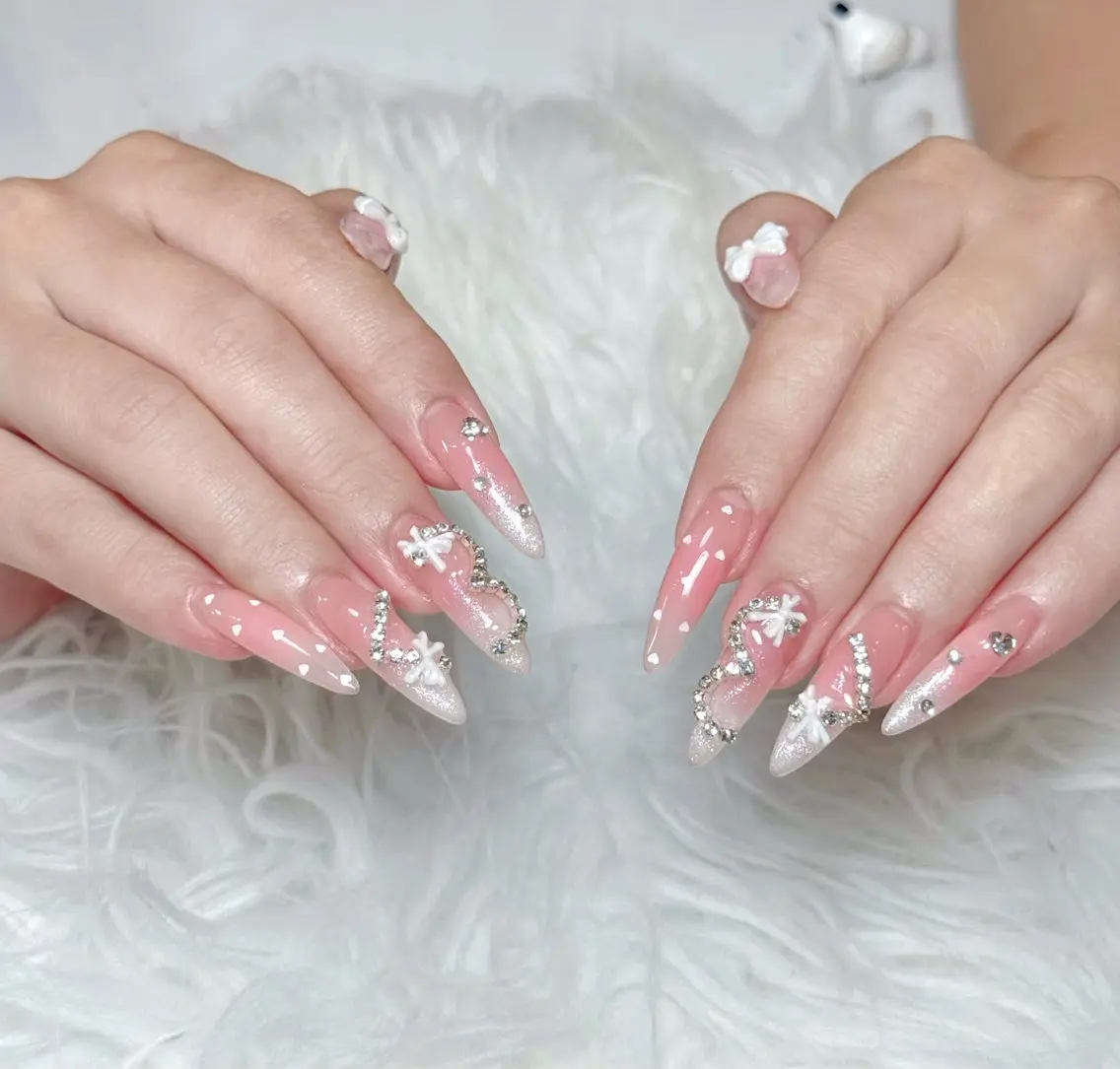 ネイル チークネイル ドット フットネイル フレンチネイル グラデーション ハンドネイル ハンドケア Aria Nail Beautyのネイルデザイン