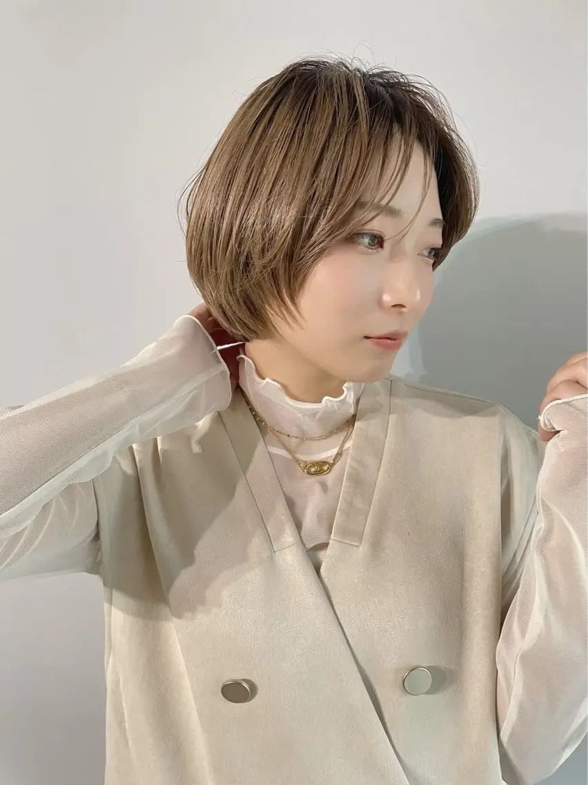 ショート 小顔垢抜けレイヤー/ ハイトーン/YUTOのヘアスタイル