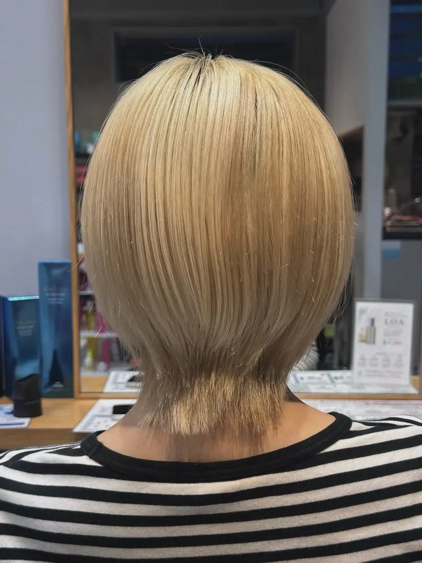 ショート レイヤーカット ウルフカット カット ヘアカラー 似合わせひなた🐥 elima調布のヘアスタイル
