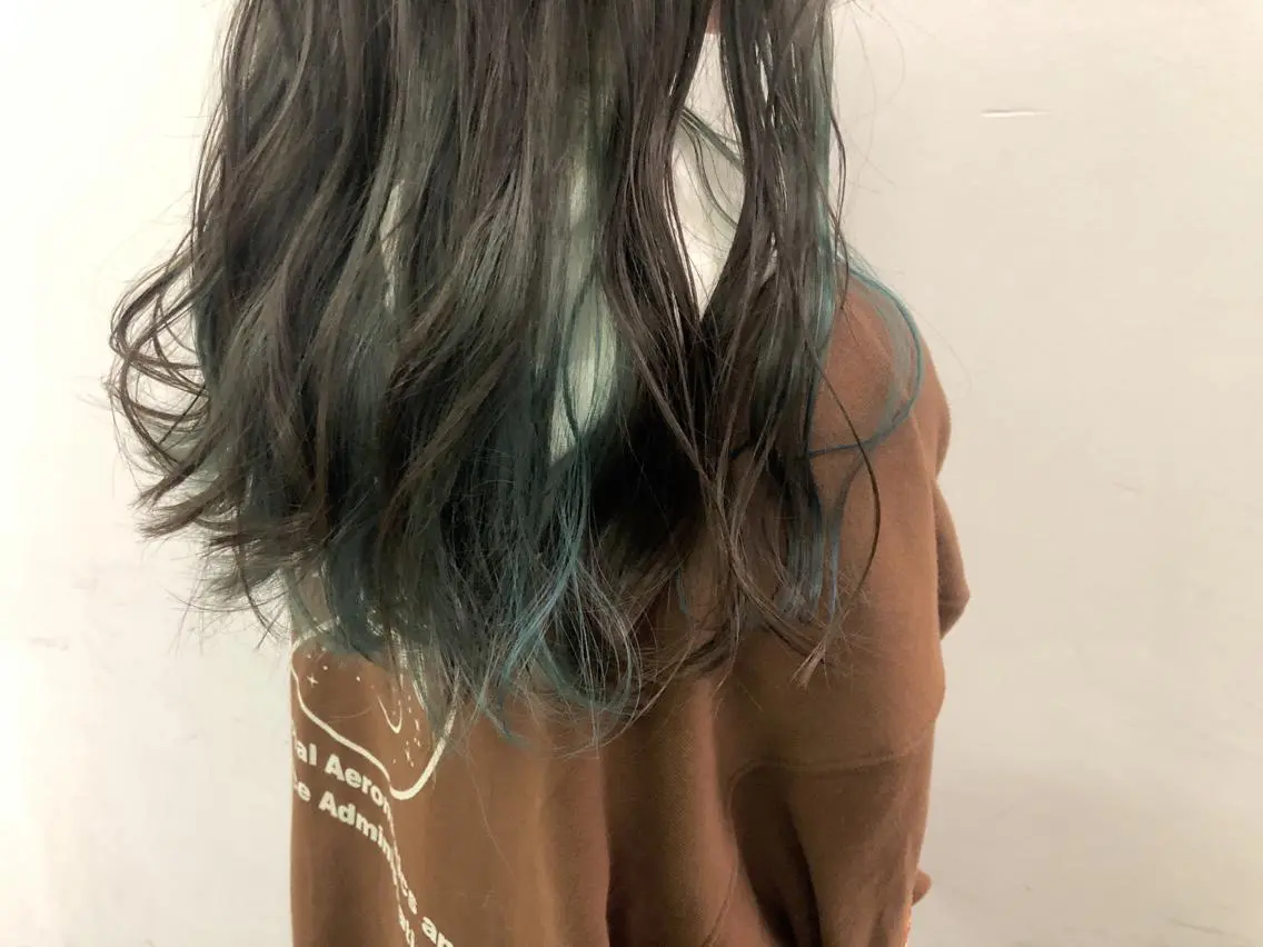 ロング カラー アッシュ メンズ レイヤー ウルフ 弓木啓輔のヘアスタイル
