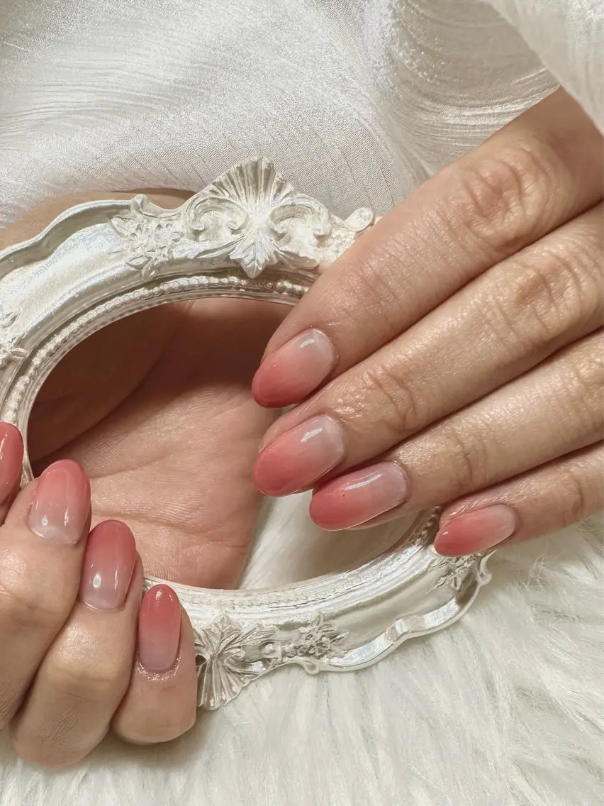 ネイル グラデーション グリスター 💅のネイルデザイン