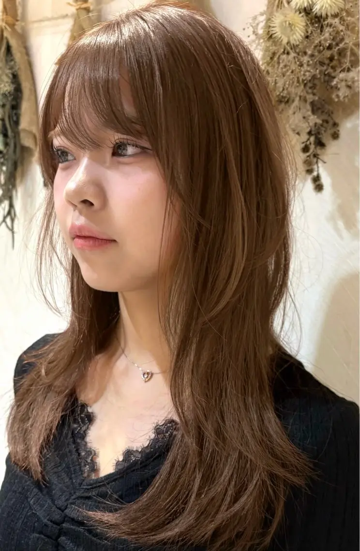 ミディアム カラー 顔周りカット レイヤーカット カット ヘアカラー トリートメント まさと透明感ベージュ カラーレイヤーカットのヘアスタイル