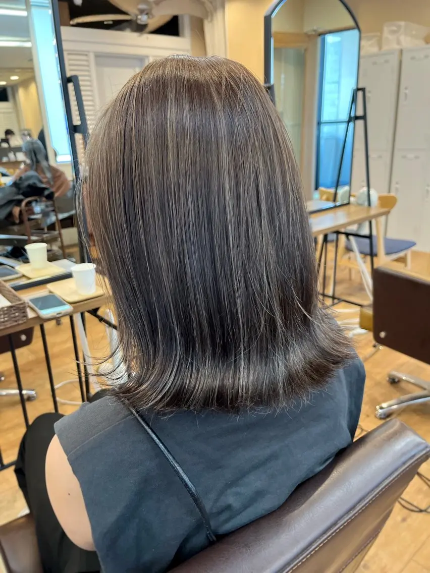 ミディアム カラー グレージュ ハイライトカラー ハイライト ヘアカラー NUMBER 天王寺 🌼yuriのヘアスタイル