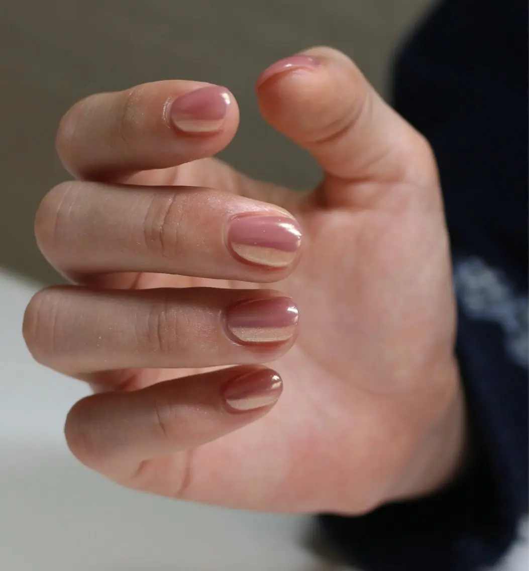 ネイル オーロラネイル 韓国ネイル ミラーネイル ピンク シンプルネイル ハンドネイル Baku Nailsのネイルデザイン