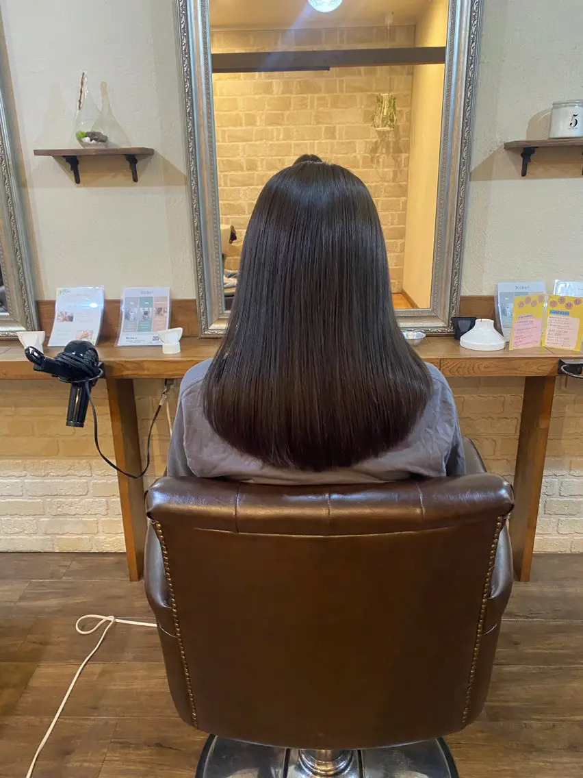 ロング ヘアカラー 肥田 夕蘭のヘアスタイル