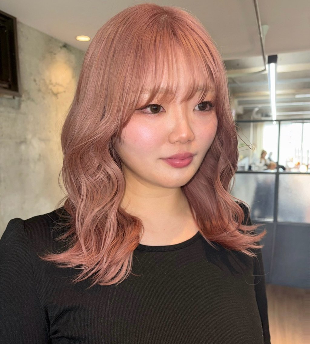 ミディアム カット ヘアカラー トリートメント Cocona🦤 ハイトーン/レイヤーのヘアスタイル