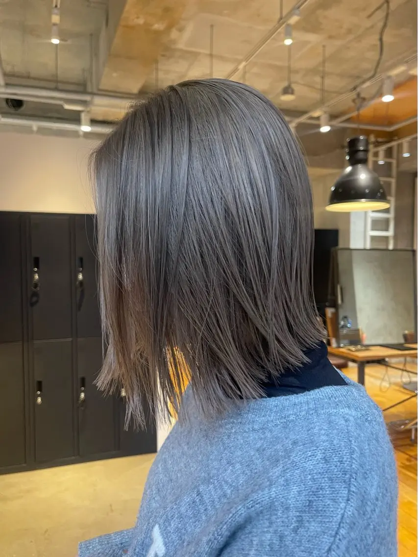 ミディアム カラー ヘアカラー 🫧うる艶レイヤー /グレージュ🪐リサのヘアスタイル