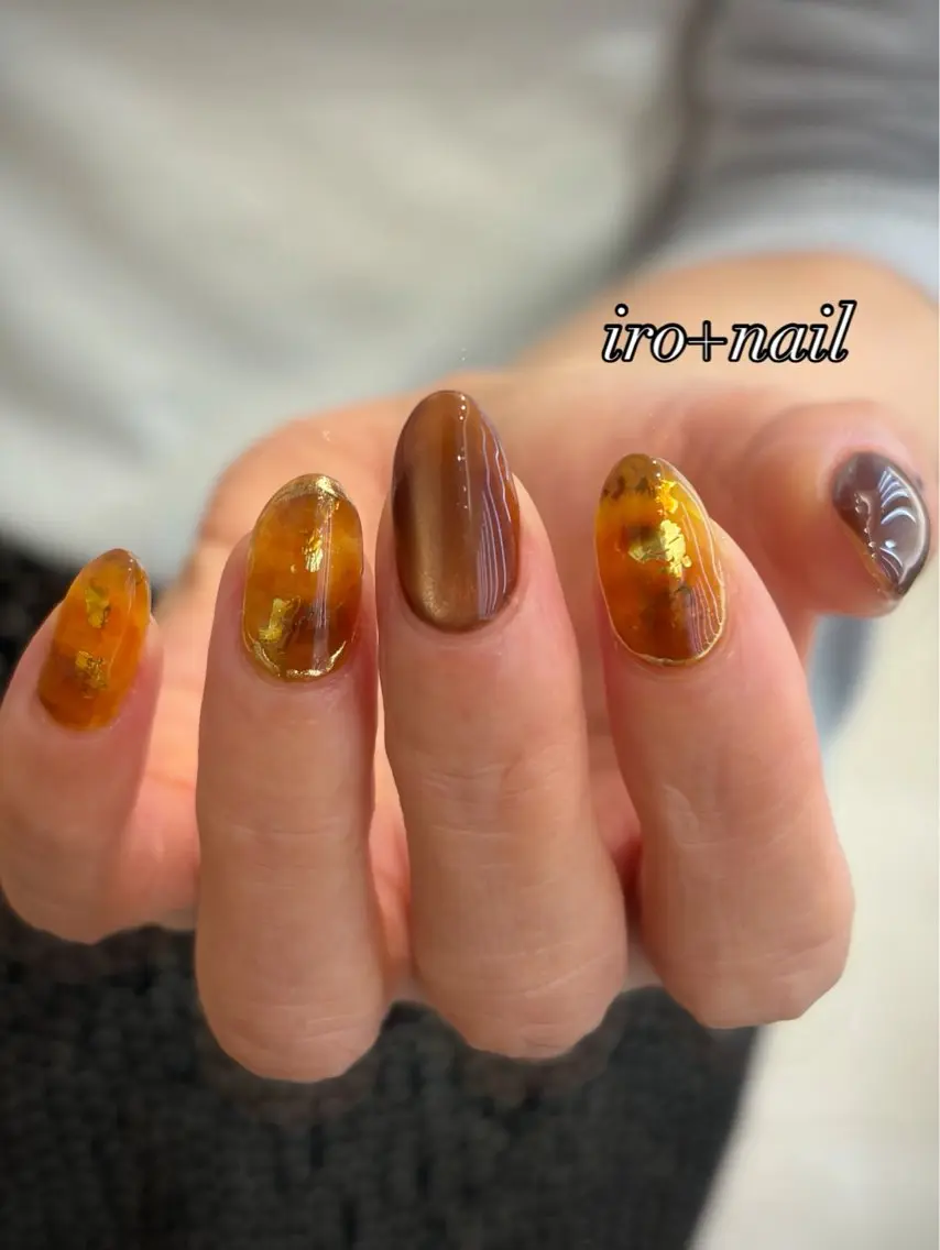 ネイル べっ甲ネイル ブラウン マグネットネイル ミラーネイル オフィスネイル ハンドネイル iro+ nailのネイルデザイン