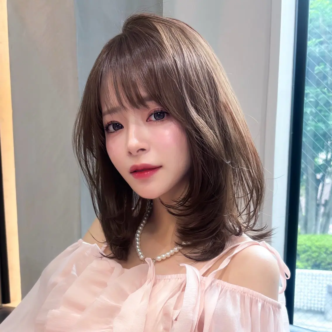 ミディアム ワンレンボブ アッシュ ボブ 顔周りカット ハイライト カット ヘアカラー 縮毛矯正 トリートメント 🤍aimi🤍 ウルフ/韓国ヘアのヘアスタイル
