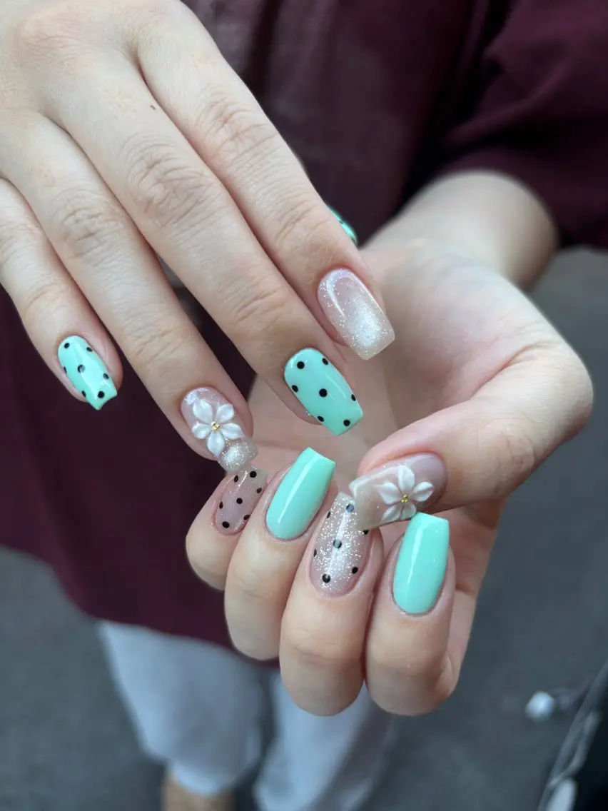 ミディアム ハンドネイル One ♡ YUKINEのネイルデザイン