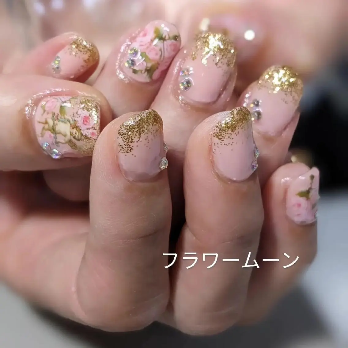 ネイル グラデーション フラワー ムーンのネイルデザイン