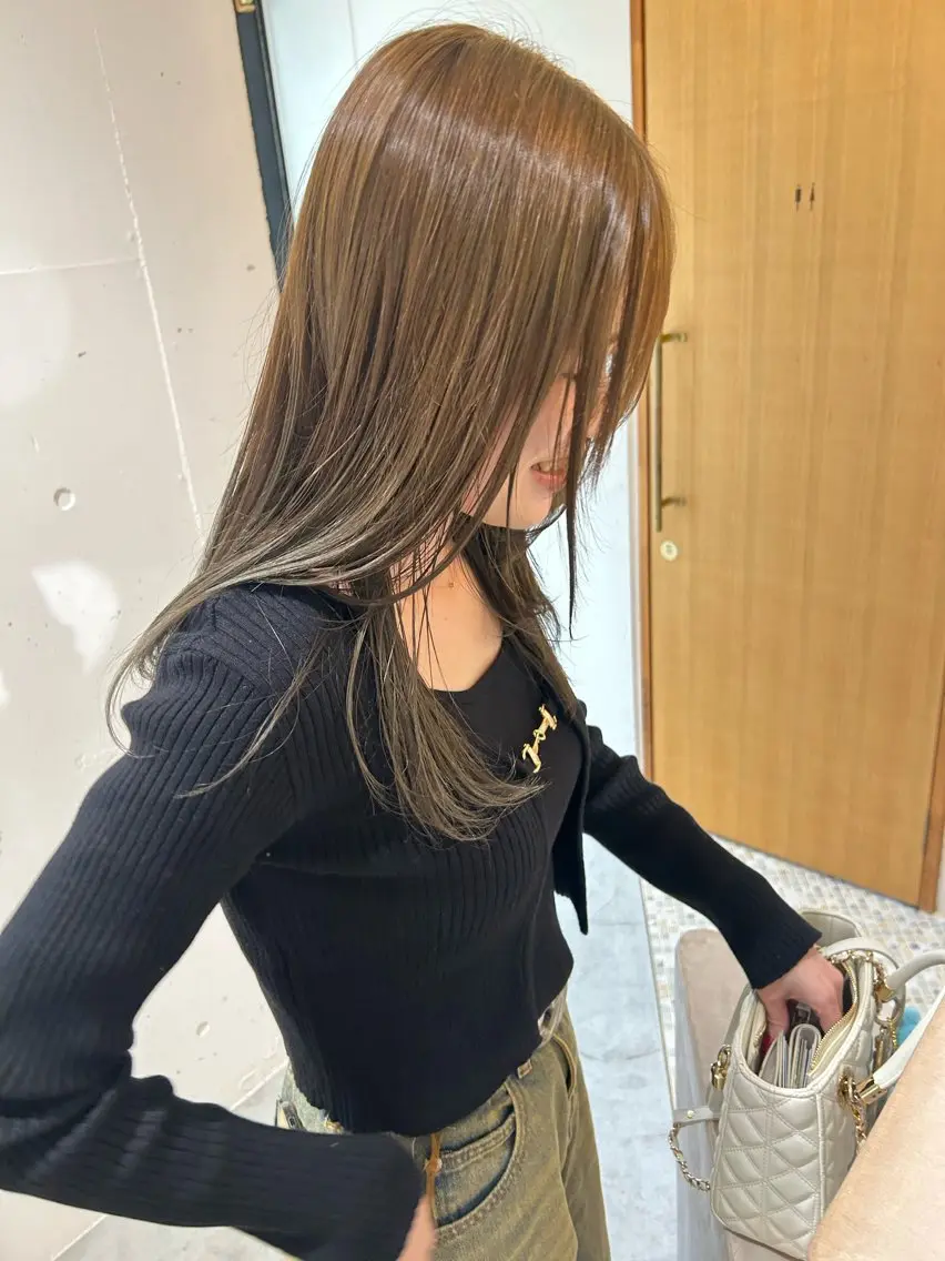 ロング カラー ベージュカラー 透明感カラー オリーブベージュ レイヤーカット ロング 当日予約◎ボブ/ 縮毛矯正/まこのヘアスタイル