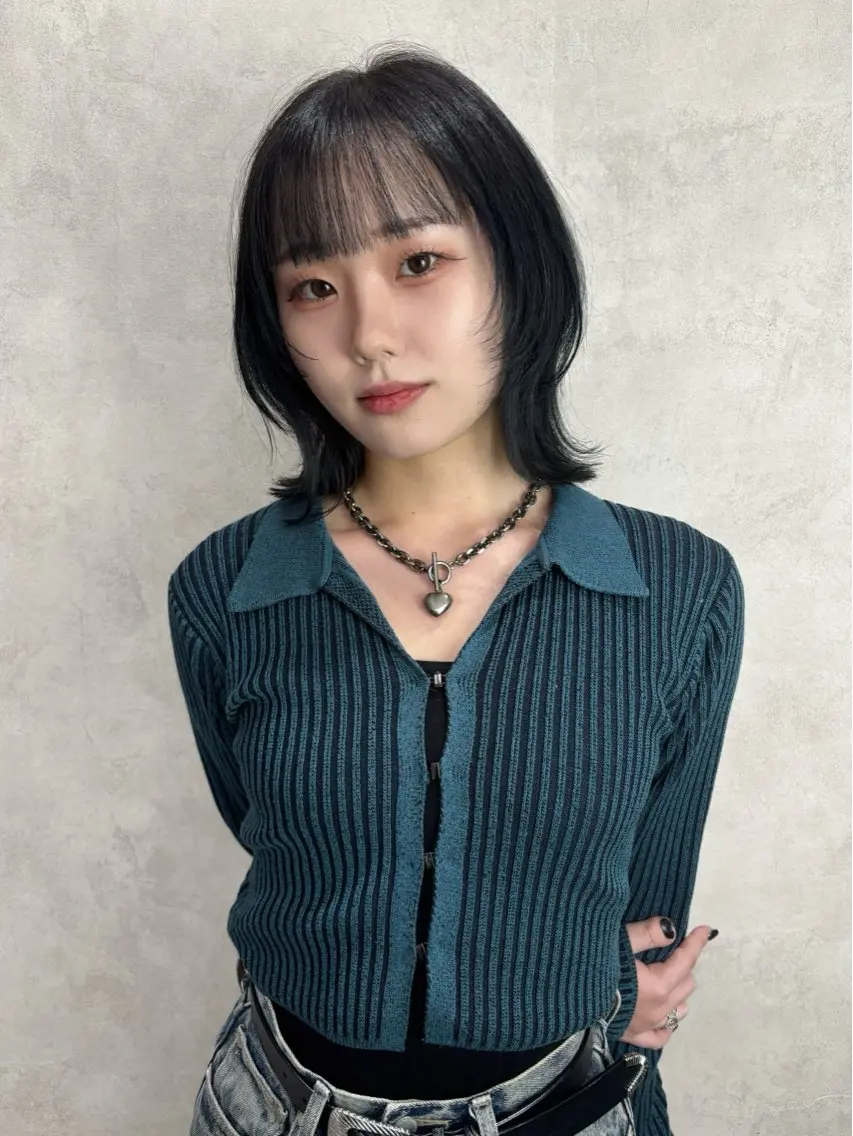 ミディアム 顔まわりレイヤー レイヤーカット カット ヘアカラー 🖤顔まわり 盛れヘア⟡アズサ🖤のヘアスタイル