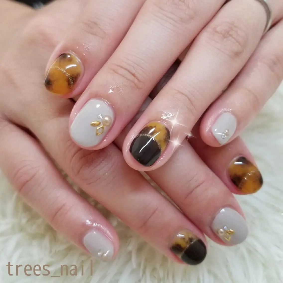 ネイル べっ甲ネイル フレンチネイル ジェルネイル パラジェル ハンドネイル フットネイル trees_ nailのネイルデザイン