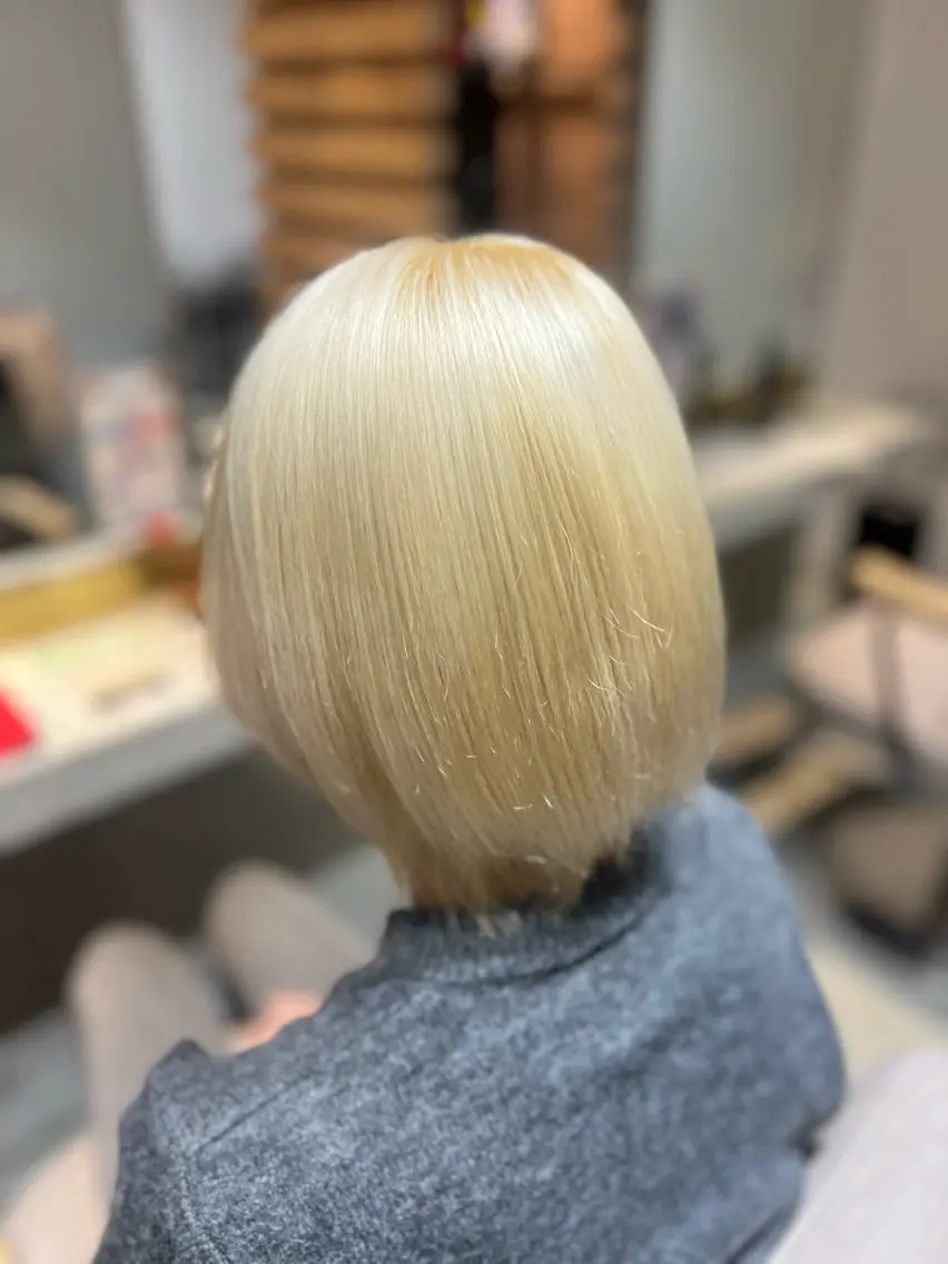 カラー ベージュカラー ブリーチ ケアブリーチ ハイトーンカラー 小嗣 篤輝のヘアスタイル