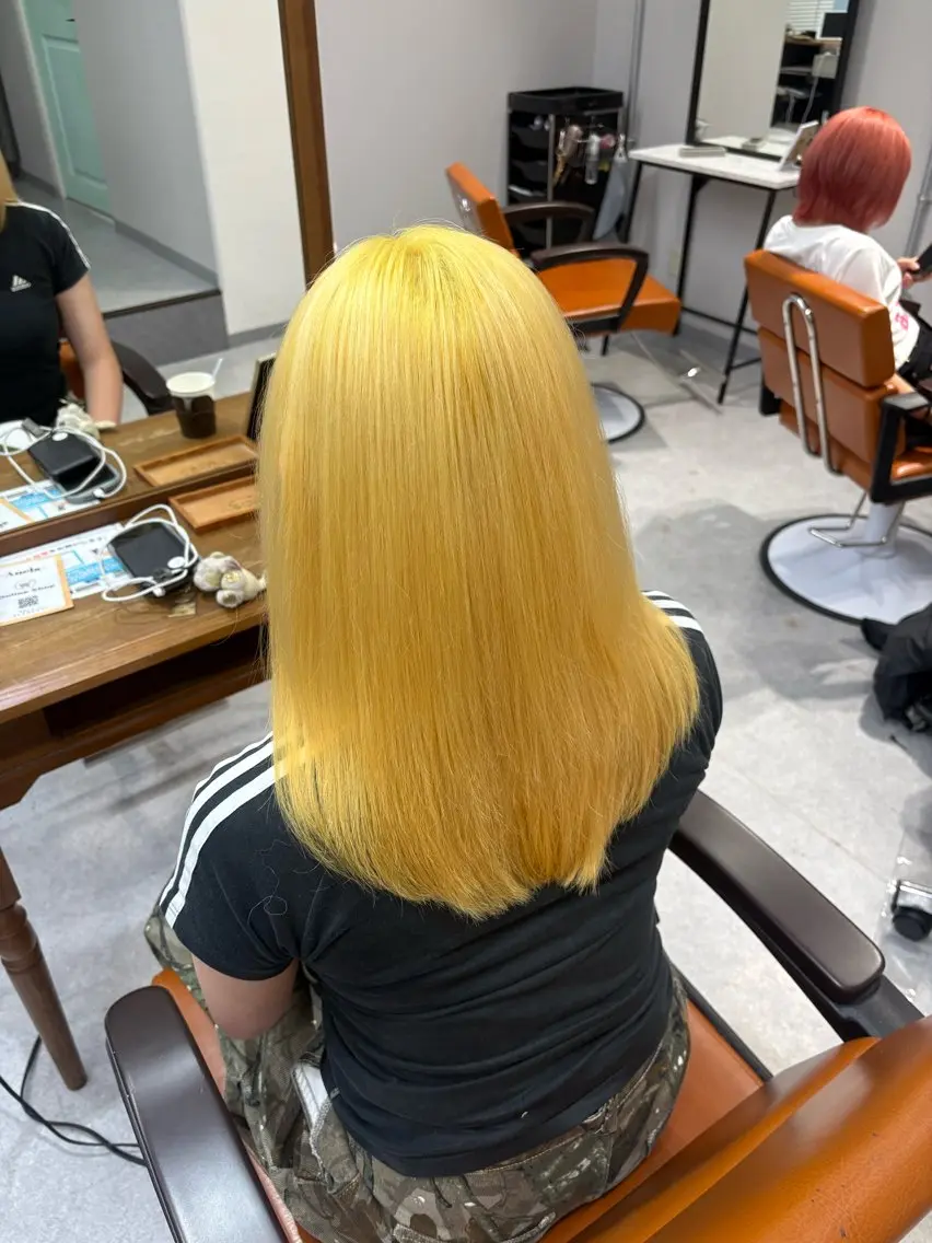 ロング カラー ブリーチ ヘアカラー 黒川 綾音のヘアスタイル