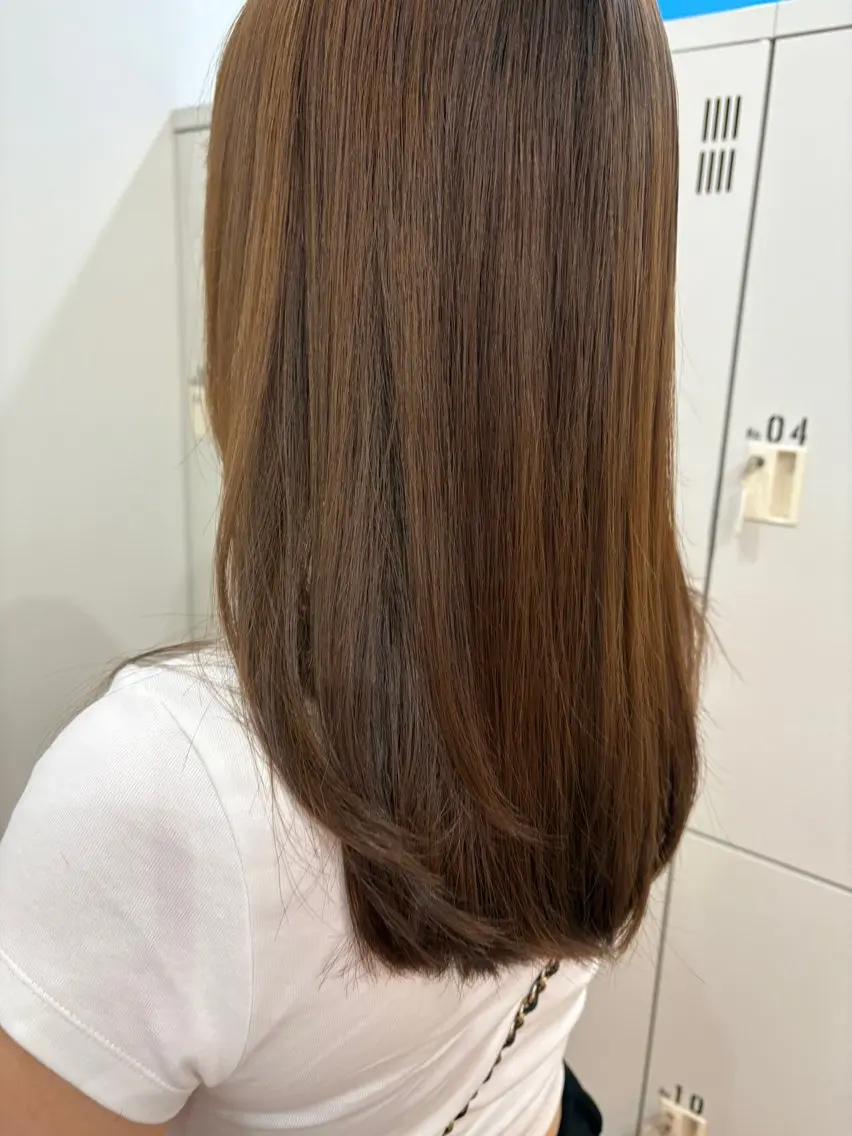 セミロング カラー 鶴谷 麻衣のヘアスタイル