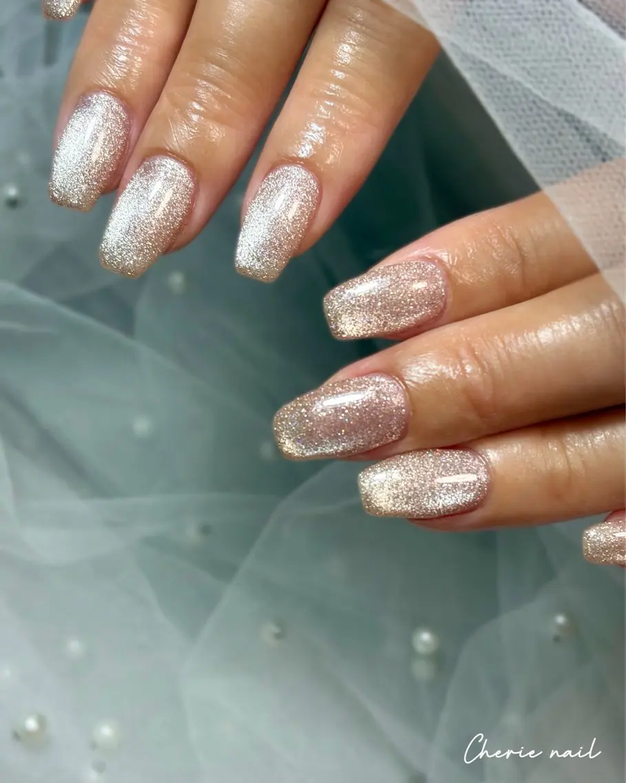 ネイル ジェルネイル ゴールド キラキラネイル マグネットネイル ワンカラーネイル ハンドネイル Cherienail yunaのネイルデザイン