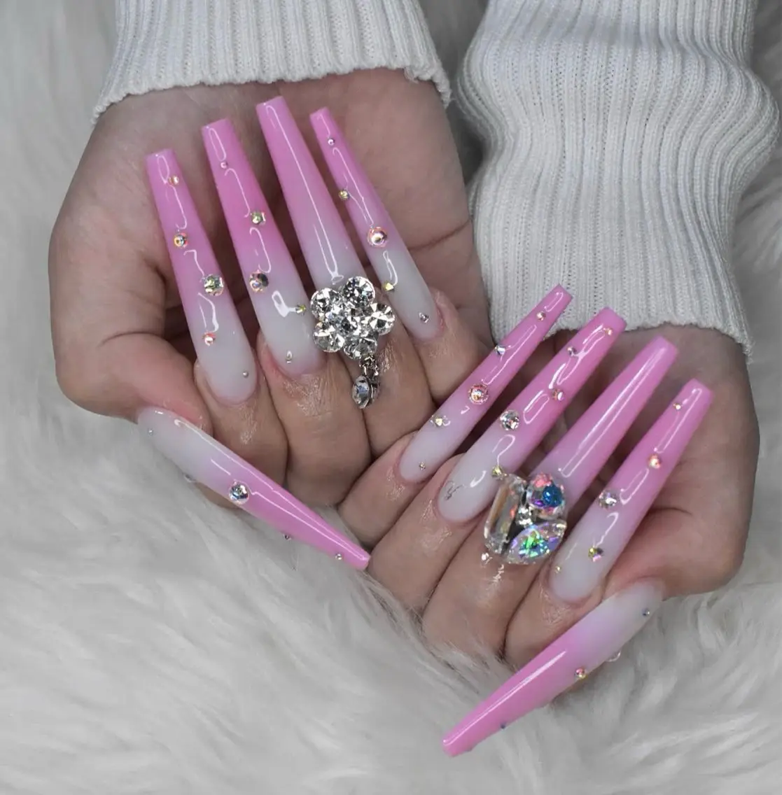 ネイル グラデーション キラキラネイル ワンカラーネイル 冬ネイル Jenn Nail Salonのネイルデザイン