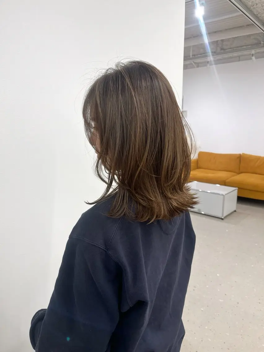セミロング カラー ベージュカラー 透明感カラー ハイライトカラー ハイライト 池田 未瑠のヘアスタイル