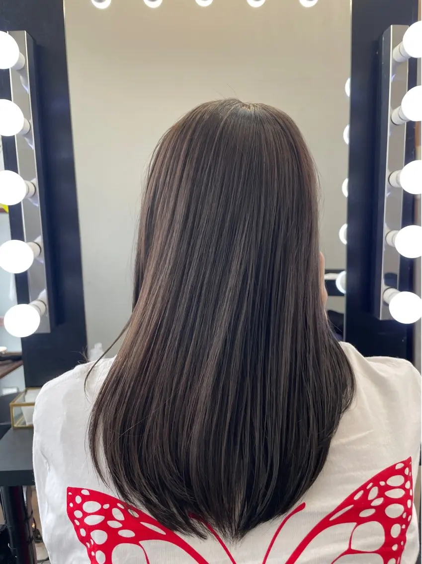 セミロング カラー アッシュ オリーブアッシュ 顔まわりレイヤー 顔周りカット レイヤーカット カット ヘアカラー トリートメント ブリーチなし透明感 タケザワミキのヘアスタイル