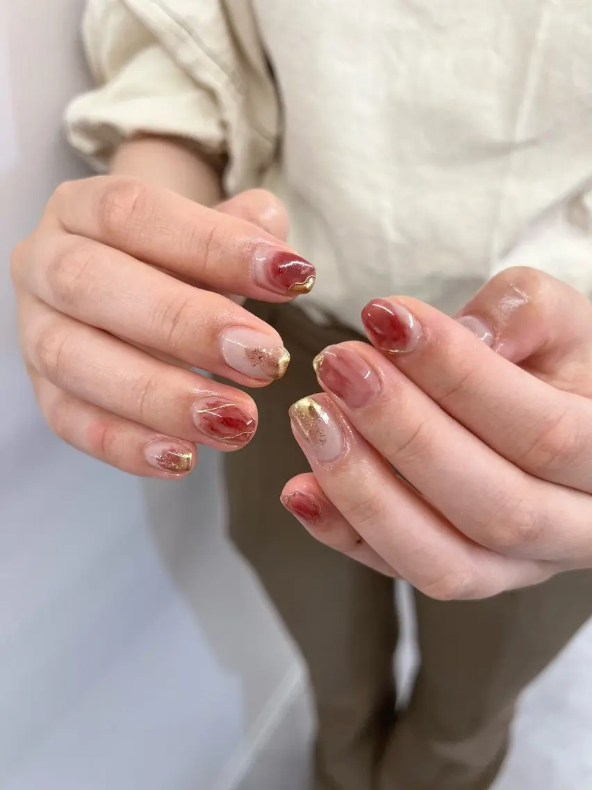 ネイル ボルドー ジェルネイル ゴールド ミラーネイル ニュアンスネイル ハンドネイル ハンドケア Bana_ Nailのネイルデザイン
