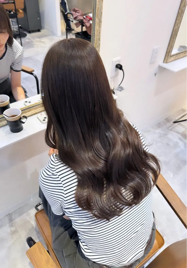 ロング カラー アッシュ アッシュブラウン ベージュカラー 黒髪 ブリーチ カット ヘアカラー トリートメント 赤み無し柔らかカラー 【梅田】madokaのヘアスタイル