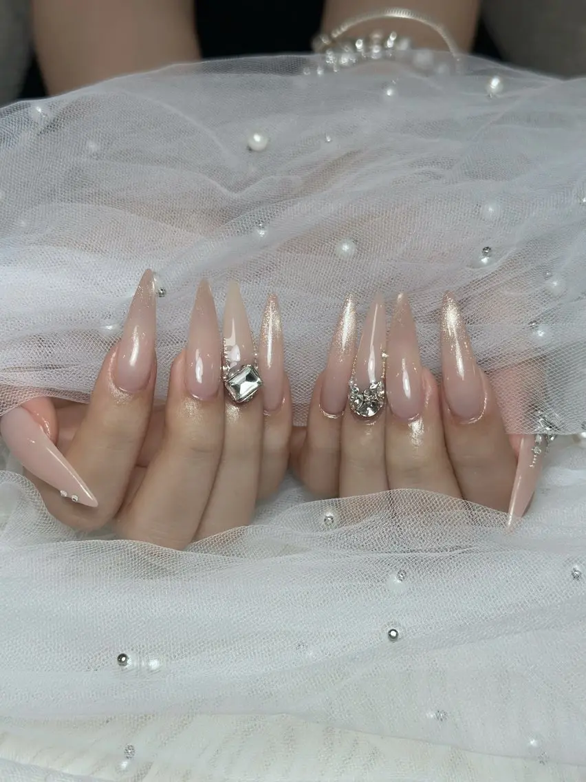 ネイル チークネイル ドット フレンチネイル グラデーション ハート ハンドネイル Julli NailStudioのネイルデザイン
