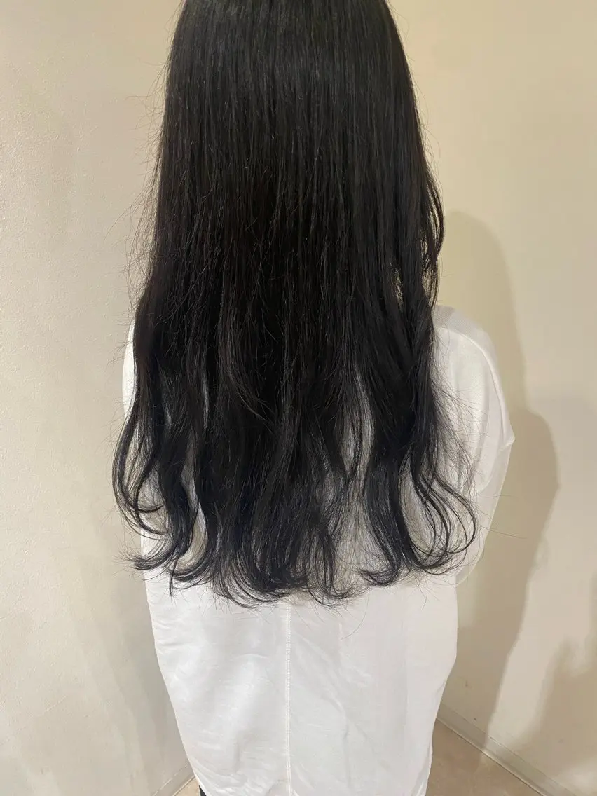 ロング カラー ブルーカラー グラデーションカラー 井上 万由のヘアスタイル