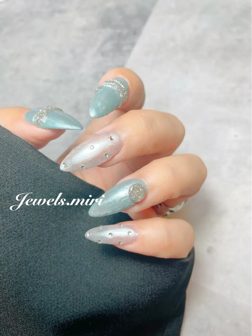 ネイル ブルー キラキラネイル ロングネイル マグネットネイル ワンカラーネイル ネイルサロン Jewels Mのネイルデザイン