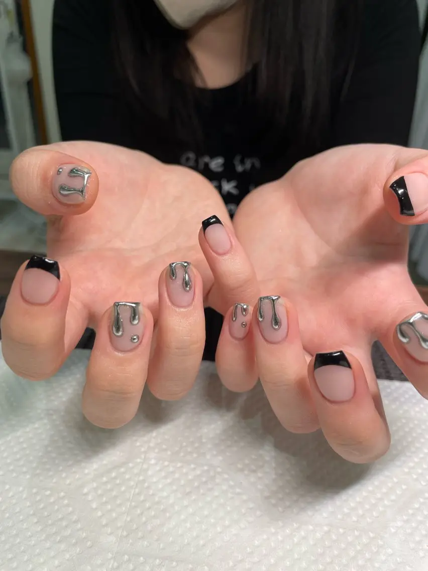 ネイル アートネイル フレンチネイル シルバー ハンドネイル Ricnail☾ ayanoのネイルデザイン