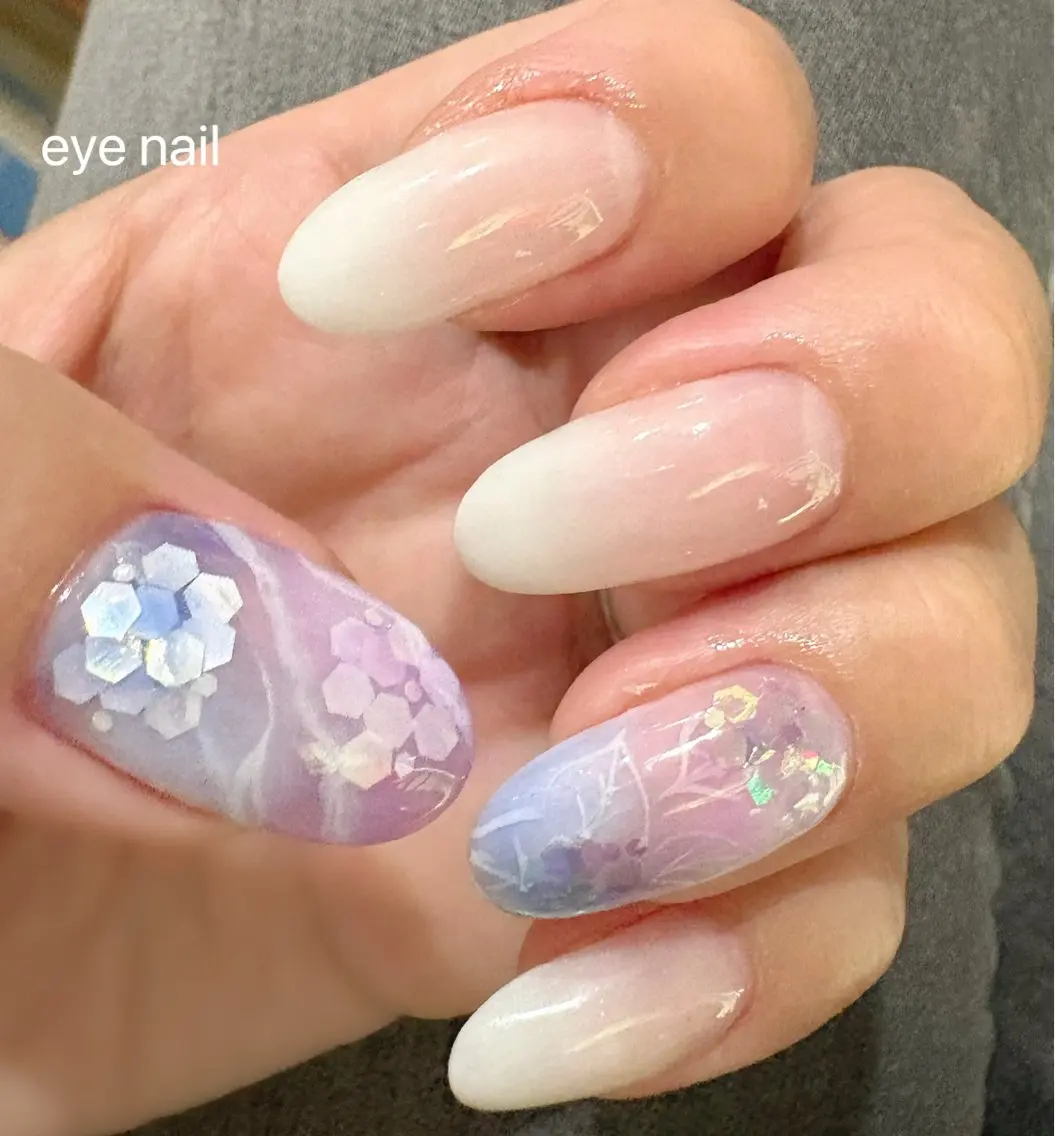 ネイル アートネイル グラデーション ニュアンスネイル ホワイト Eye nailのネイルデザイン