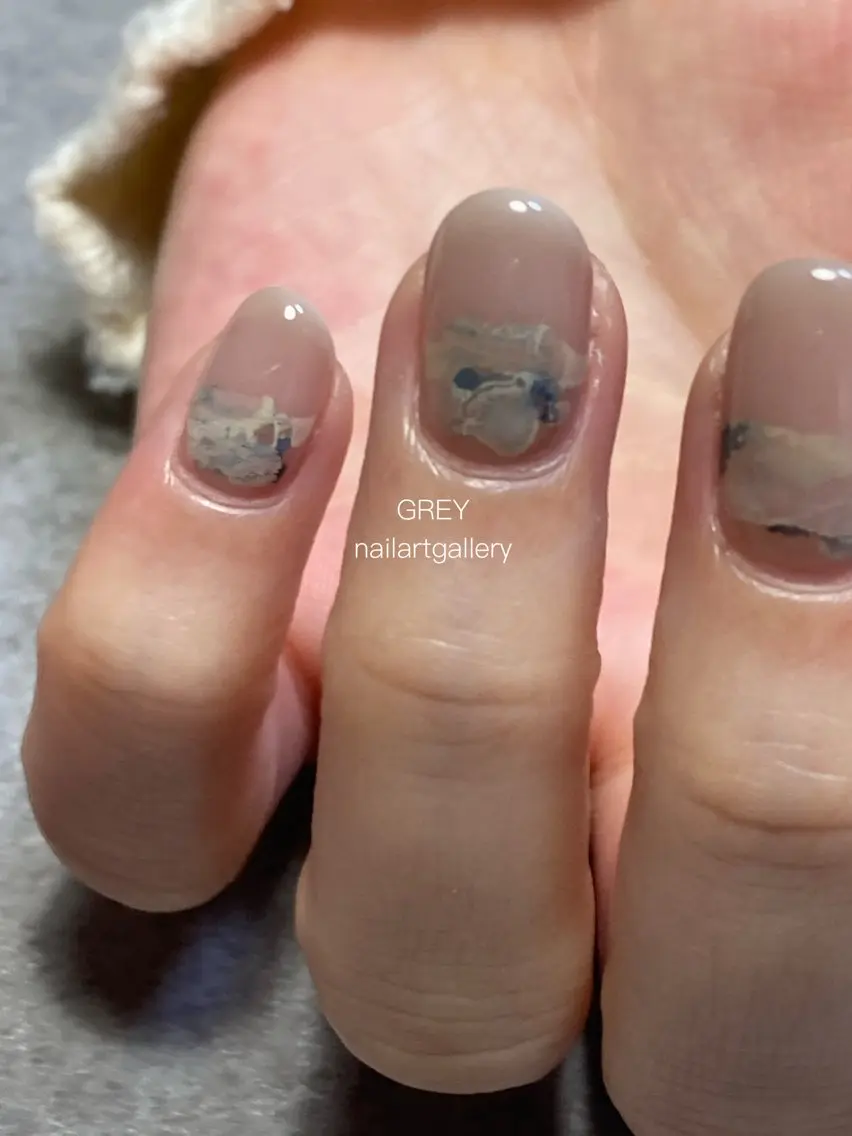 ネイル アートネイル ネイビー パステルネイル 黄色 ハンドネイル 【GREY】 TAIRAのネイルデザイン