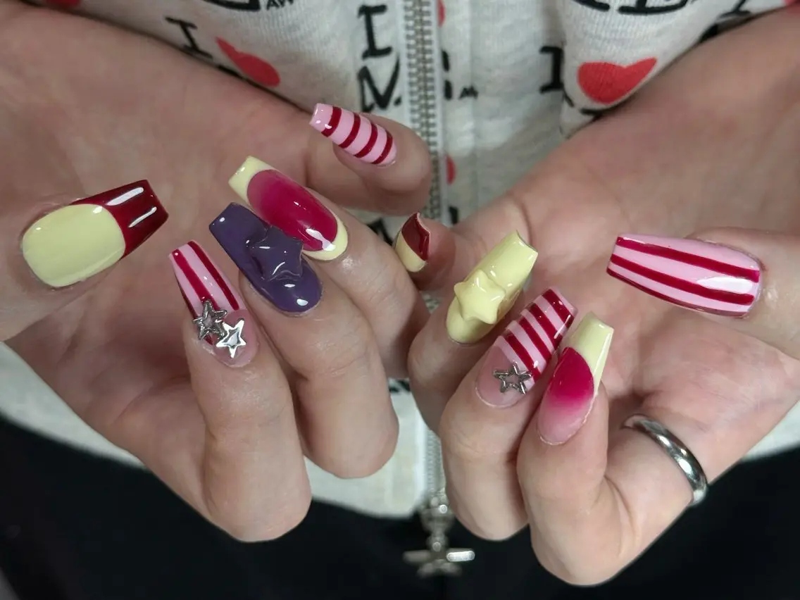 ネイル ボルドー ブラウン チークネイル ドット フットネイル Julli NailStudioのネイルデザイン