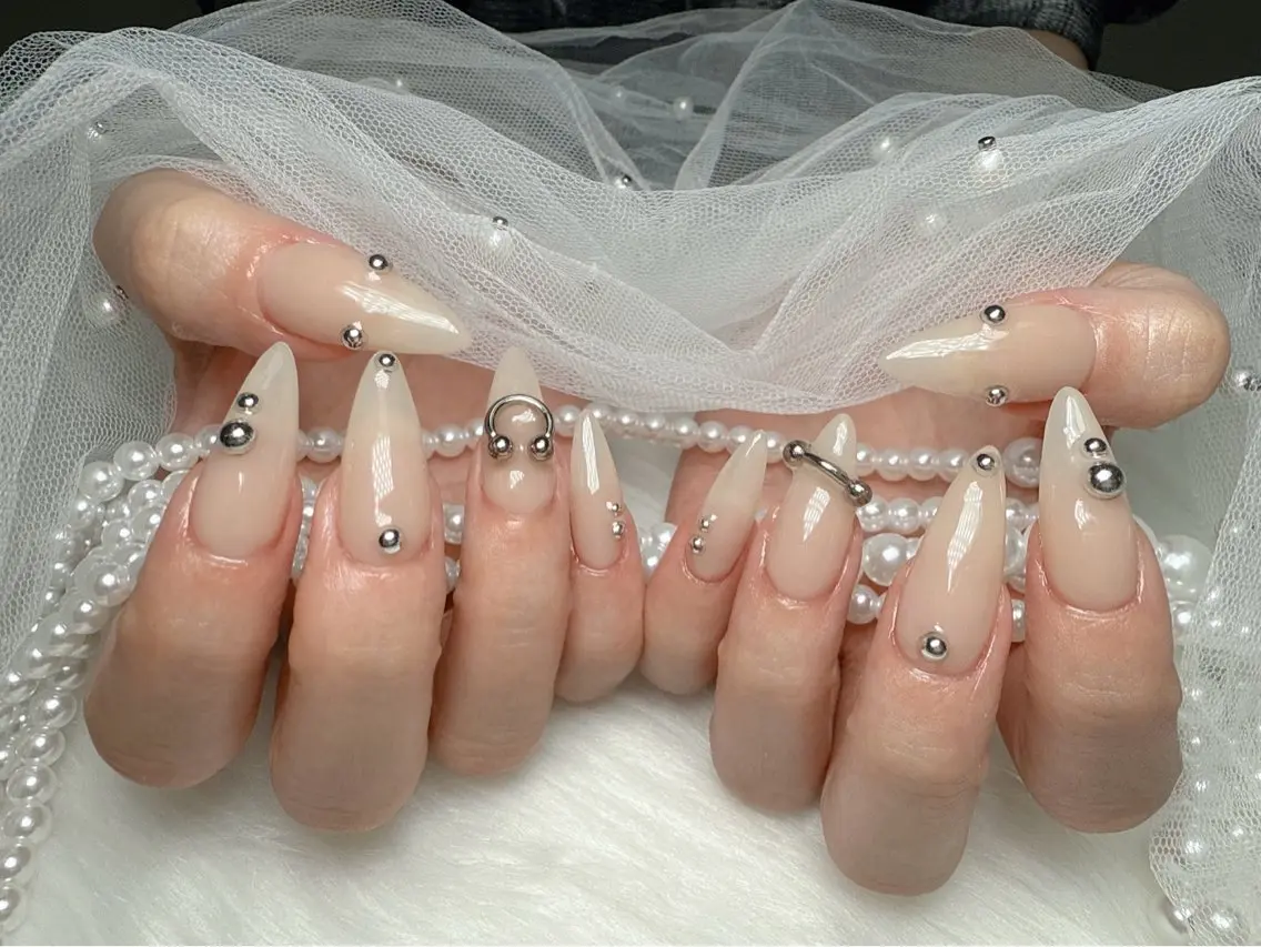 ネイル 長さ出し ガーリー 韓国ネイル ロングネイル 持ち込み ハンドネイル Nami nail salonのネイルデザイン