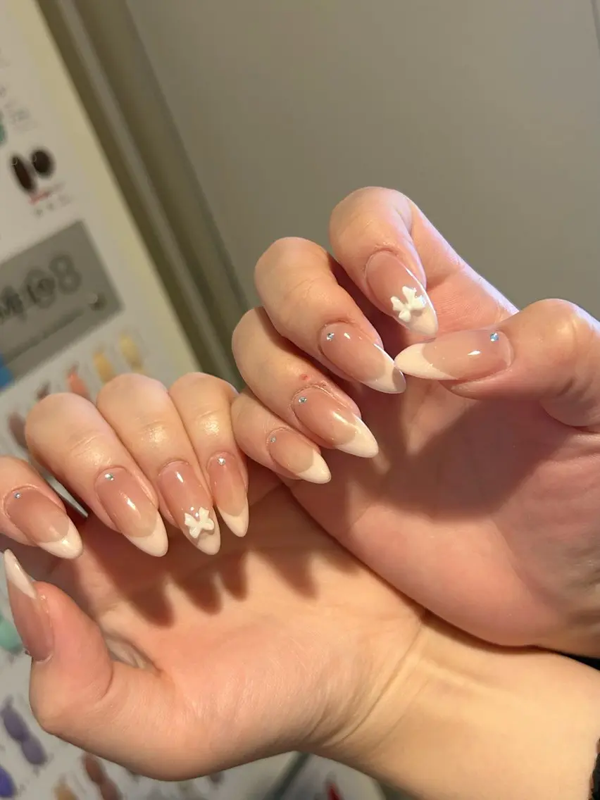 ネイル アートネイル オーロラネイル フレンチネイル ジェルネイル ガラスフレンチ RINN ANA.CHUOのネイルデザイン