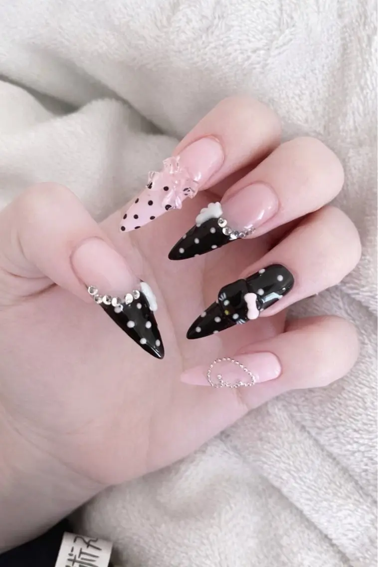 ネイル キラキラネイル 韓国ネイル ロングネイル ワンホンネイル ハンドネイル Josie nail salonのネイルデザイン