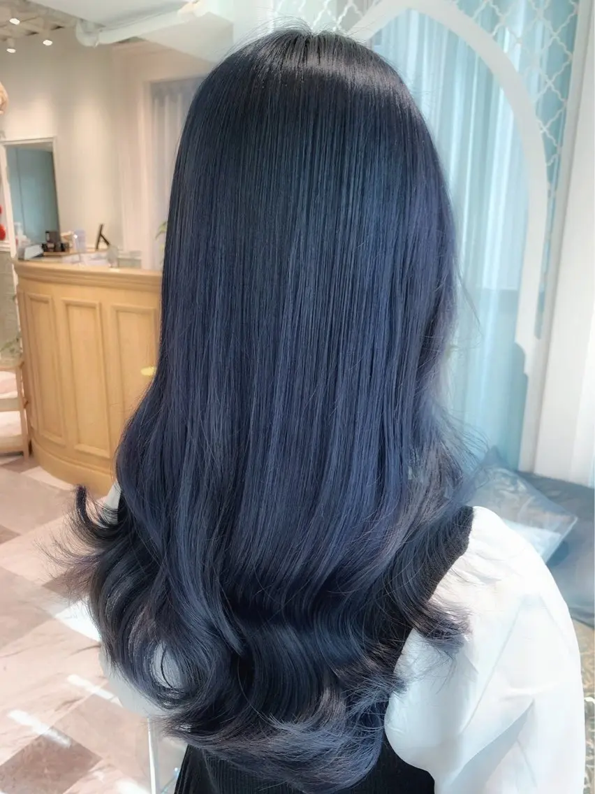 ミディアム カラー ベージュカラー 黒髪 ブリーチ ブルーカラー ブルーブラック ヘアカラー トリートメント 木屋元一/透明感 /前髪/レイヤーのヘアスタイル