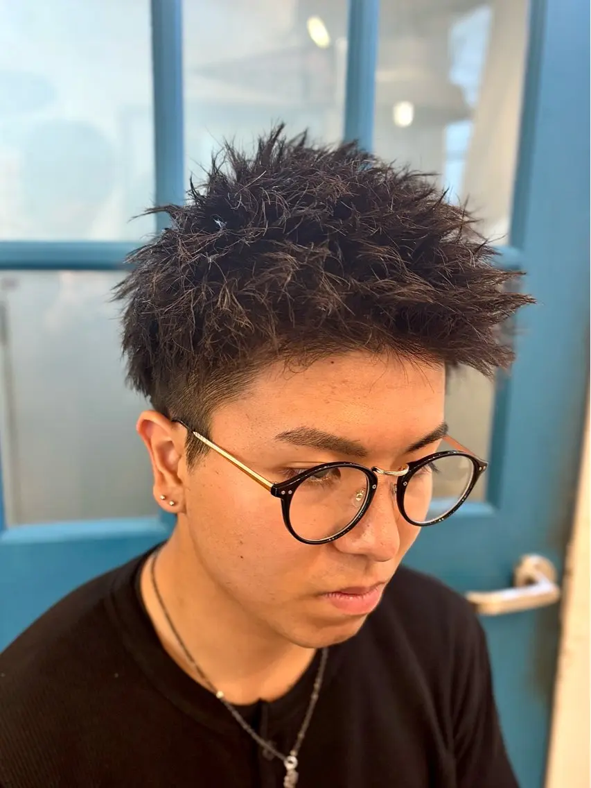 パーマ メンズ スパイキーショート カット パーマ トリートメント ショート、韓国メンズ ヘアのかつらぎのヘアスタイル