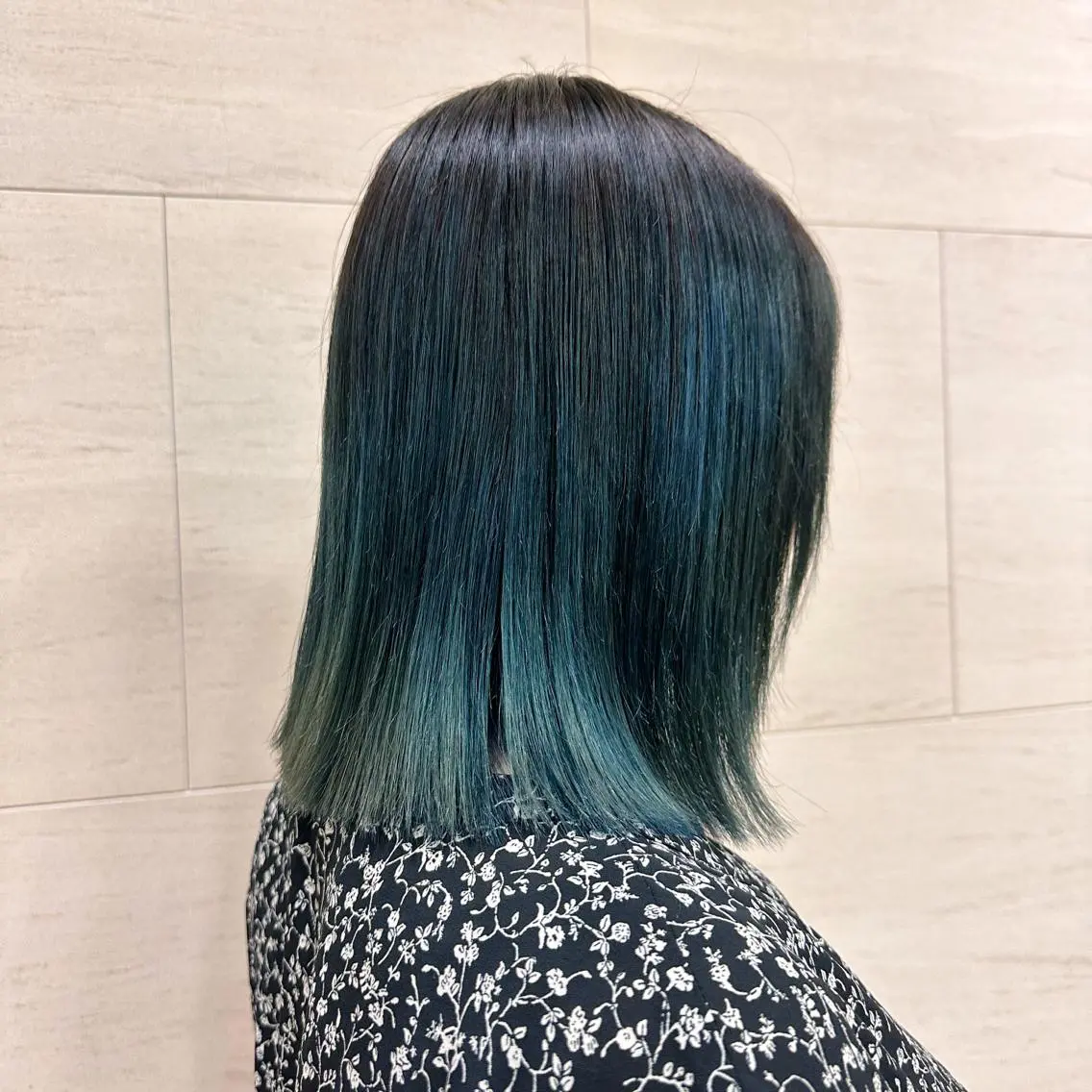 ミディアム カラー ハイトーン/レイヤー 似合わせ・ユキノのヘアスタイル