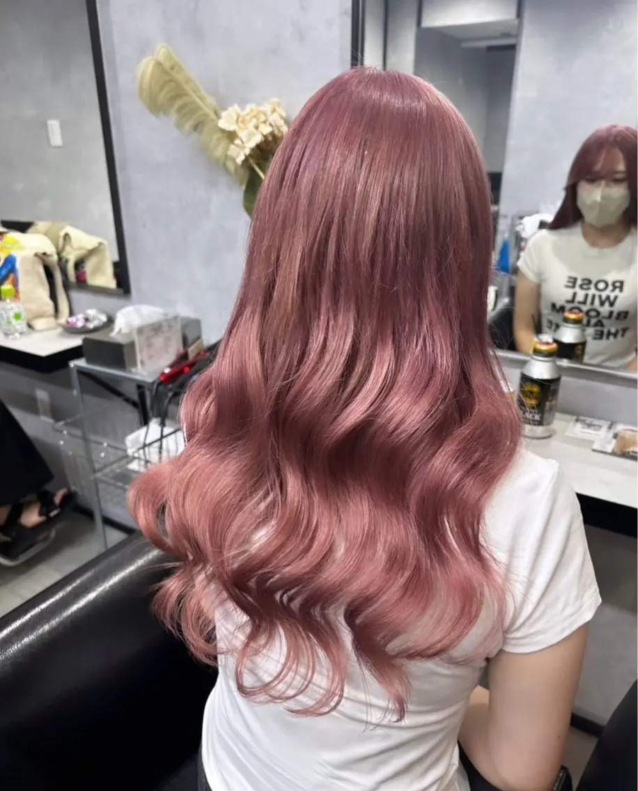 ロング カラー プルエクステ ベージュカラー ブリーチ ピンクカラー ピンクベージュ ヘアカラー エクステ Fi-Ne原宿店店長 プルエクNANAMIのヘアスタイル