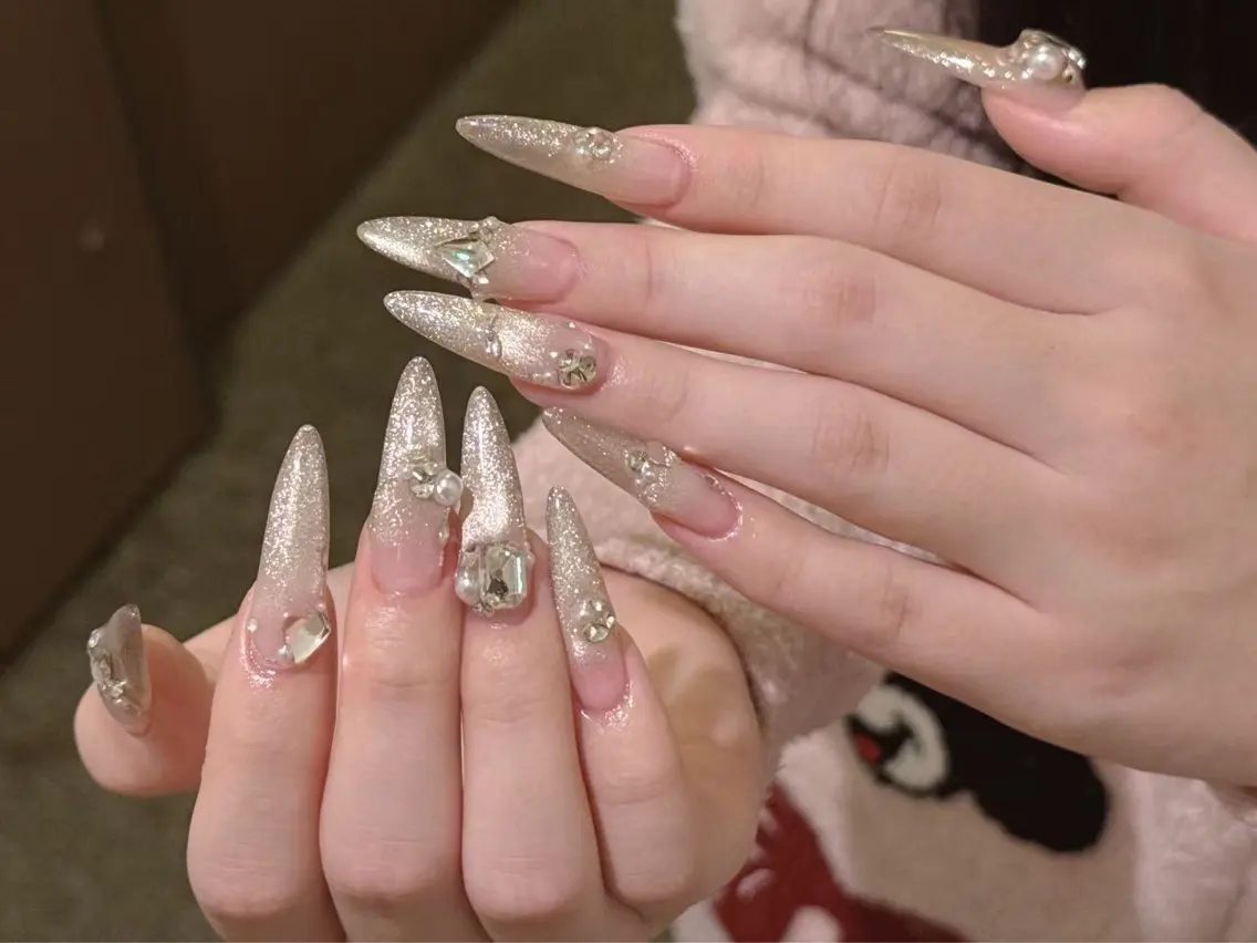 ネイル ハンドネイル Glow Minamiのネイルデザイン