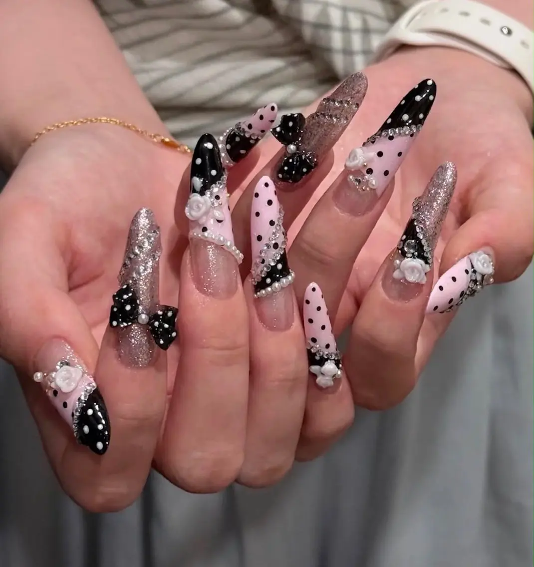 ネイル ガーリー キラキラネイル 韓国ネイル ロングネイル シンプルネイル ハンドネイル Genie Mika Nailsのネイルデザイン