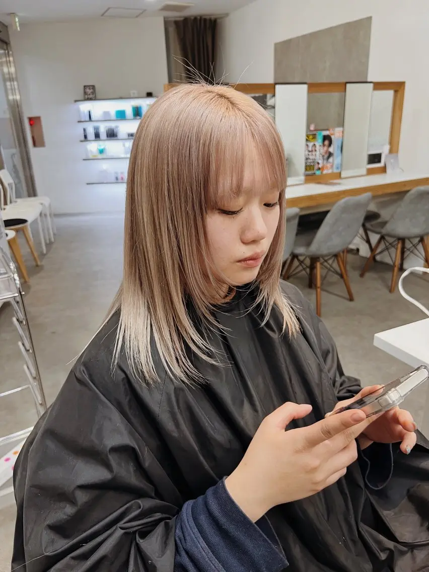 セミロング カラー パーマ ヘアアレンジ くびれヘア 顔まわりレイヤー 韓国風ヘア くびれレイヤー レイヤーカット ショートヘア原宿 fifth コシのヘアスタイル