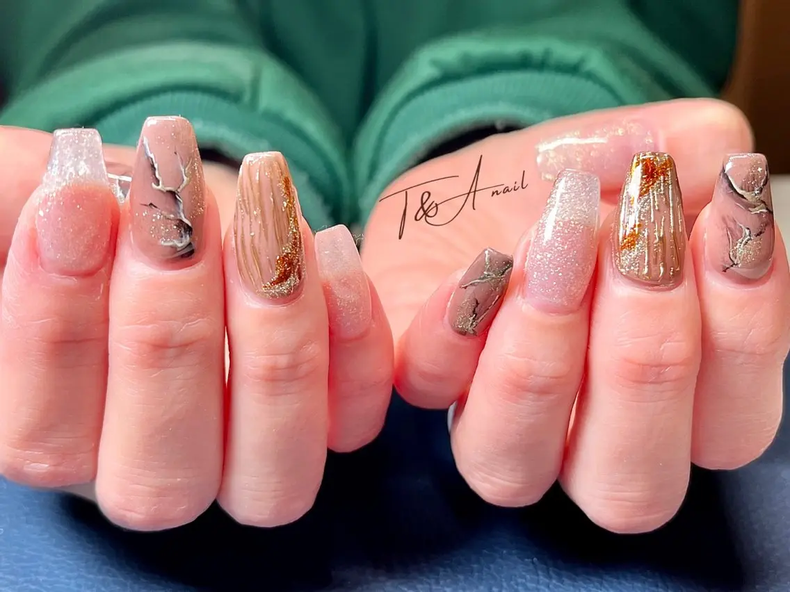 ネイル 長さ出し ゴールド 大理石ネイル(マーブル) ニュアンスネイル オフィスネイル T&A nailのネイルデザイン