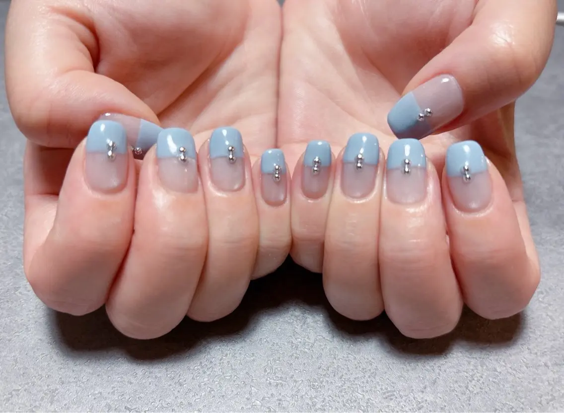 ネイル 韓国ネイル マグネットネイル ニュアンスネイル シルバー ストーンネイル ハンドネイル ハンドケア 💫ゆか_ Nailartistのネイルデザイン