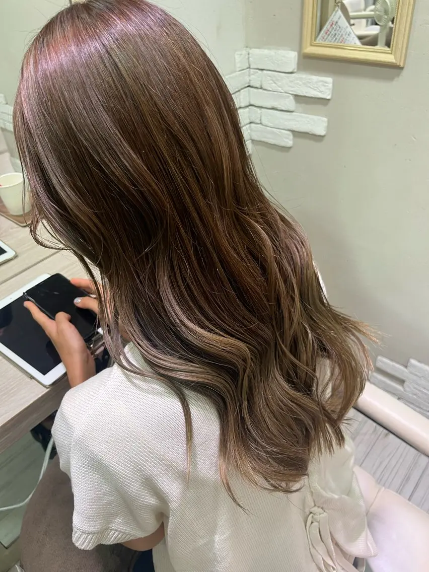 ロング ハイライト 坂口 愛のヘアスタイル