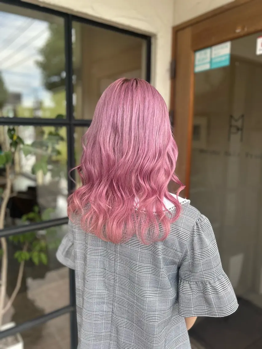 ロング カラー ブリーチ ハイトーンカラー ピンクカラー ローズカラー カット ヘアカラー 井上 花音のヘアスタイル