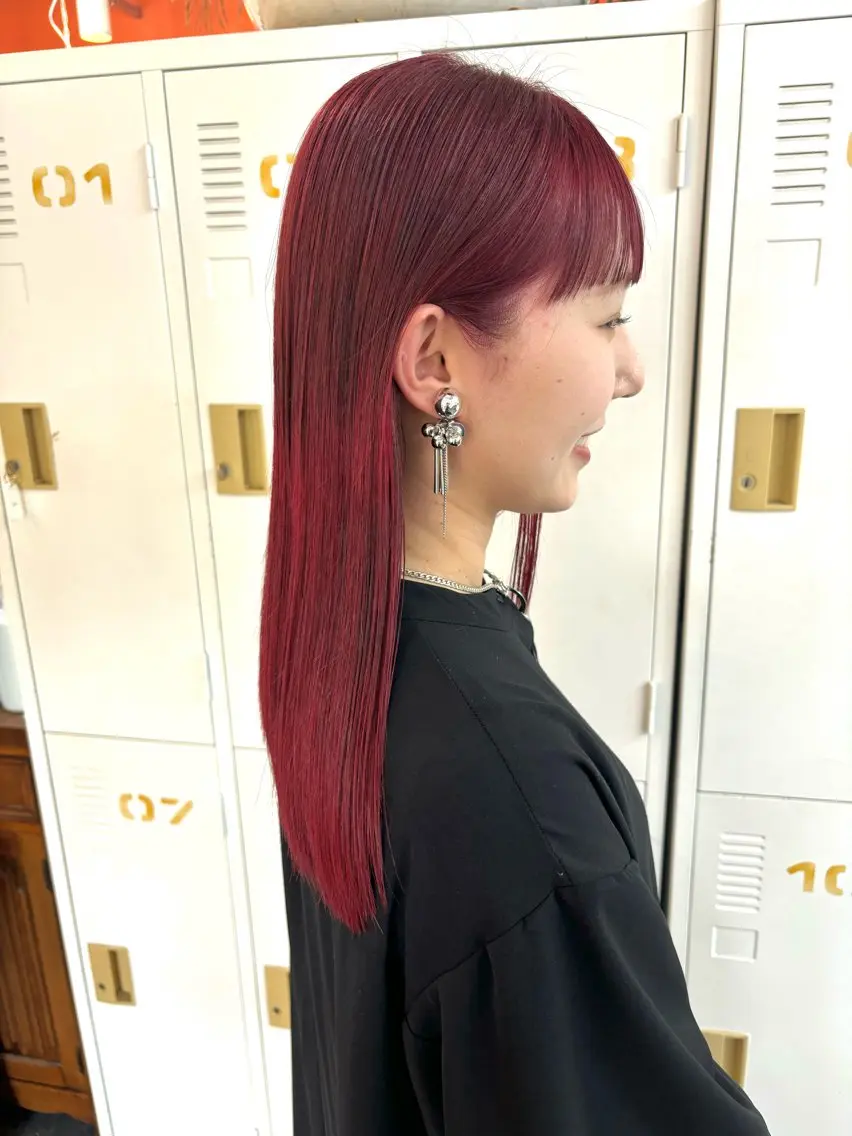 ロング カラー レッドカラー LOMARLIE JURIAのヘアスタイル