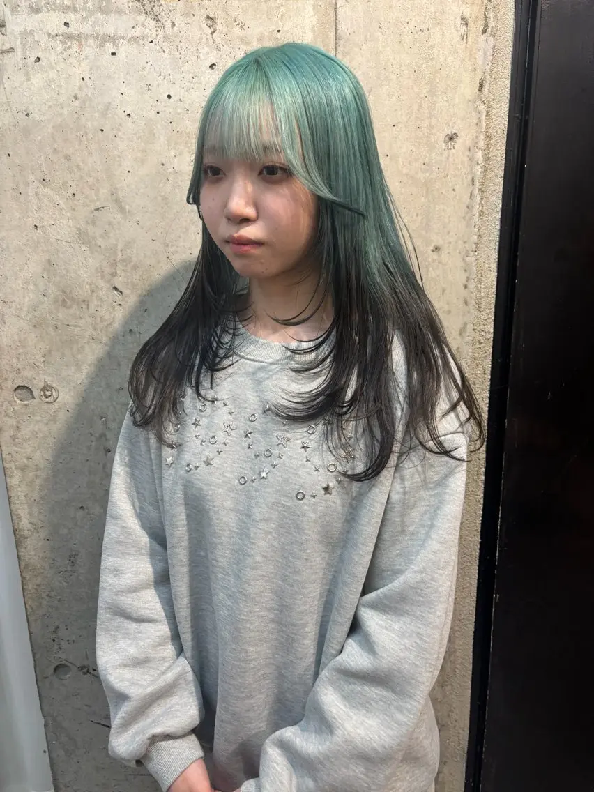 ロング カラー 黒髪 デザインカラー グラデーションカラー SHOTO ハイトー ン/ブロンドカラーのヘアスタイル